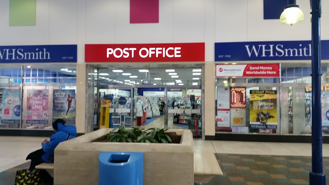 Stretford Post Office - Post office