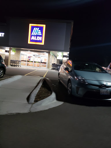 Supermarket «ALDI», reviews and photos, 74 W Rollins Rd, Round Lake, IL 60073, USA