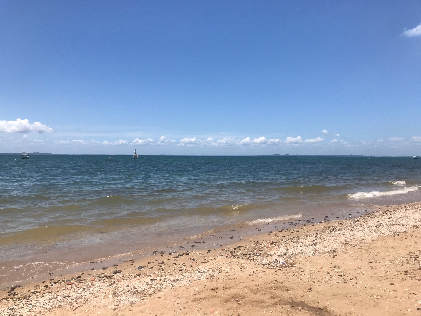Foto von Praia de Plataforma mit beiger sand Oberfläche