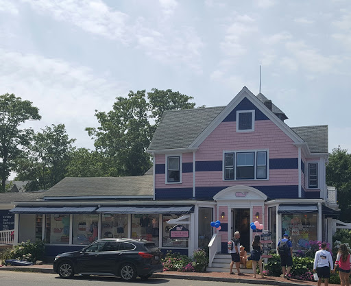 Clothing Store «Vineyard Vines», reviews and photos, 56 Narragansett Ave, Oak Bluffs, MA 02557, USA