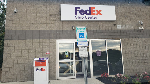 Shipping and Mailing Service «FedEx Ship Center», reviews and photos, 21 Thomas J Rhodes Industrial Dr, Hamilton Township, NJ 08619, USA