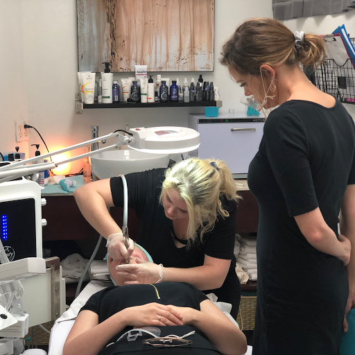 Beauty Salon «Broadway Fabulous Salon», reviews and photos, 310 Monroe St, Dunedin, FL 34698, USA