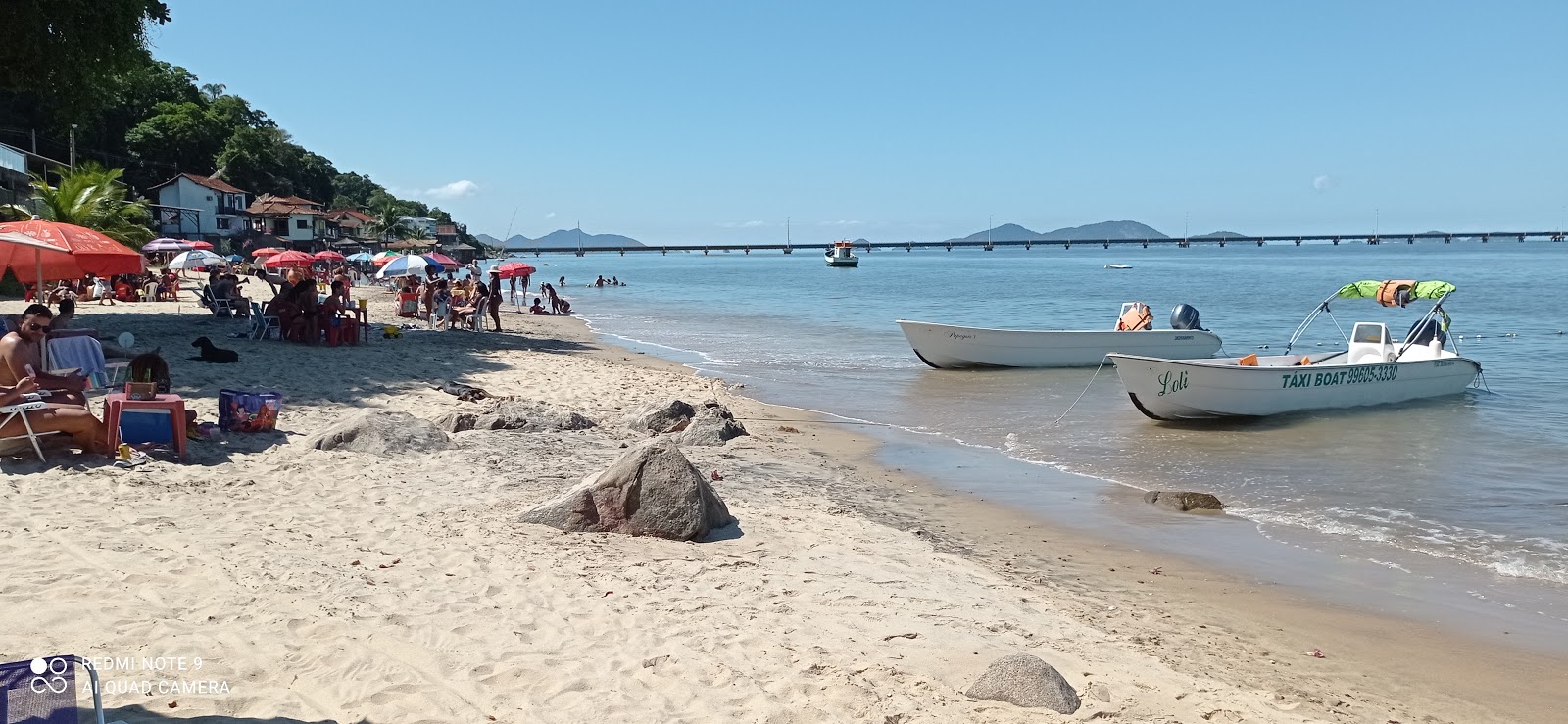 Φωτογραφία του Praia da Junqueira με μπεζ άμμος επιφάνεια