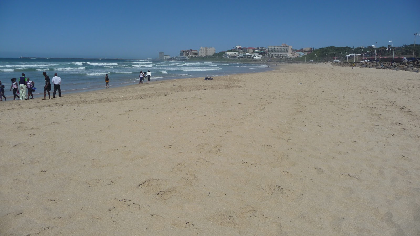 Foto de Beacon Bay beach con bahía mediana