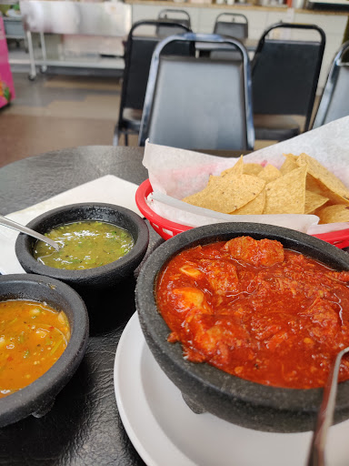 Mexican Restaurant «Los Alamos», reviews and photos, 1667 Summit St, Kansas City, MO 64108, USA