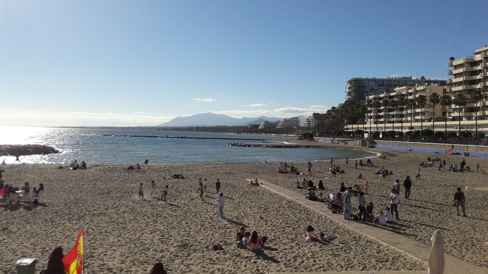 Φωτογραφία του Playa del Faro με γκρίζα άμμος επιφάνεια