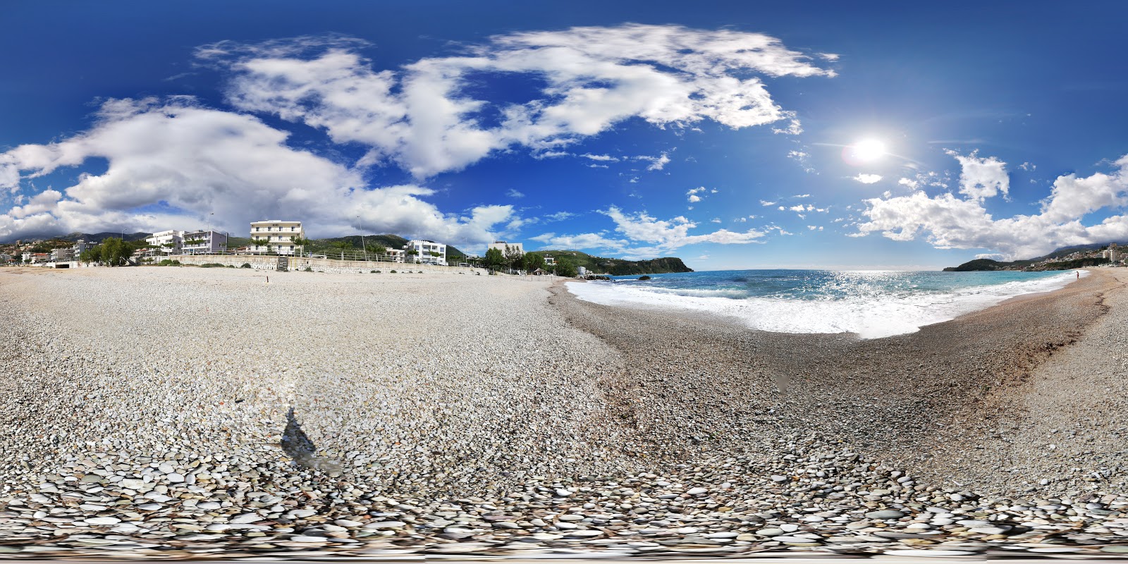 Foto von Prinos beach mit türkisfarbenes wasser Oberfläche