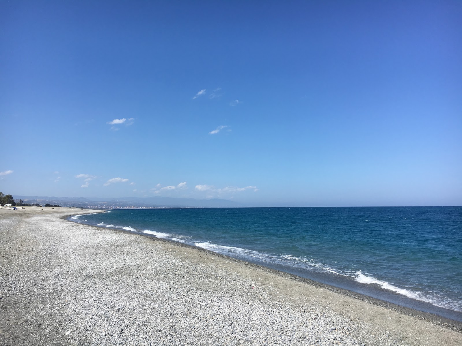 Foto van Le dune Bianche met blauw water oppervlakte