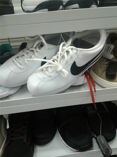 Clothing Store «Ross Dress for Less», reviews and photos, 523 S MacDade Blvd, Holmes, PA 19043, USA