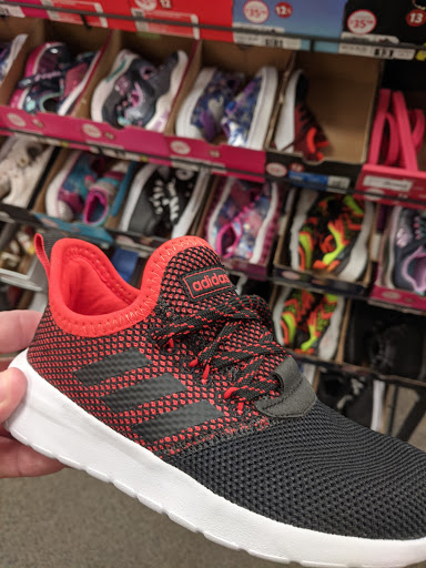 Shoe Store «Famous Footwear», reviews and photos, 2362 N Richmond Rd, McHenry, IL 60051, USA