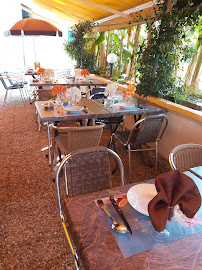 Atmosphère du Restaurant Le Vieux Porche à Seyches - n°3