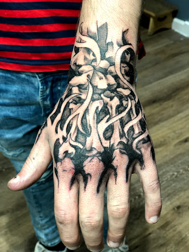 Tattoo Shop «Platinum Rose Studio & Gallery», reviews and photos, 1725 Blairs Ferry Rd, Cedar Rapids, IA 52402, USA