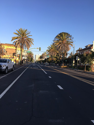 Auto Glass Shop «Auto Glass On The Move», reviews and photos, 728 E 12th St, Oakland, CA 94606, USA