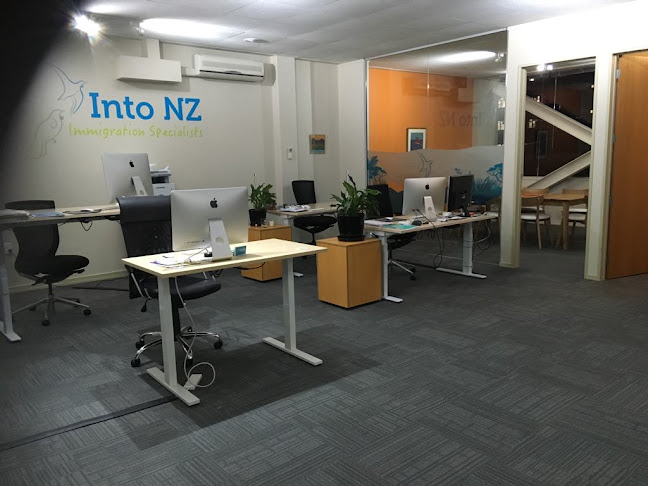 Comments and reviews of Into NZ