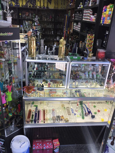 Vaporizer Store «Main Smoke Shop KC | Vape Shop», reviews and photos, 3429 Main St, Kansas City, MO 64111, USA