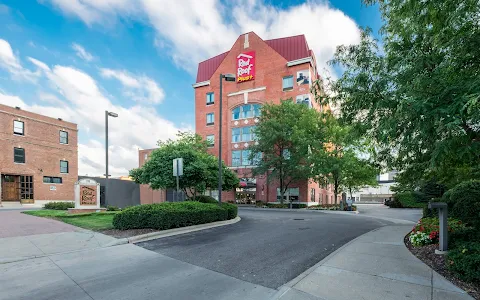 Red Roof PLUS+ Columbus Downtown - Convention Center image