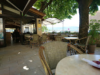 Atmosphère du Restaurant français Restaurant Les Tilleuls à Lagorce - n°7