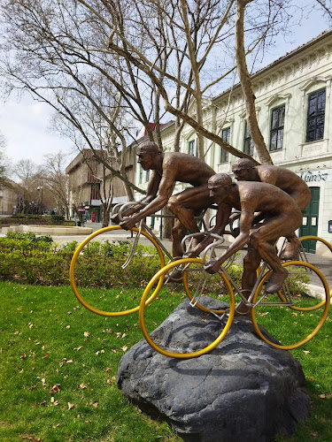 Opinii despre Ötkarikás szobor în Békéscsaba - Templom