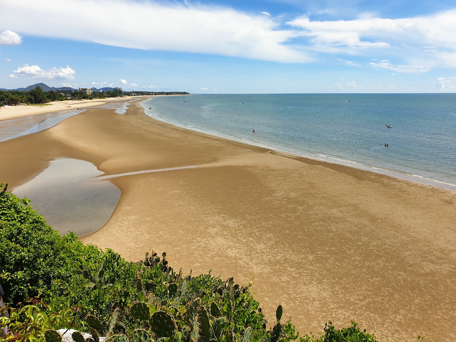 Foto di Khao Kalok Beach con costa lunga e dritta
