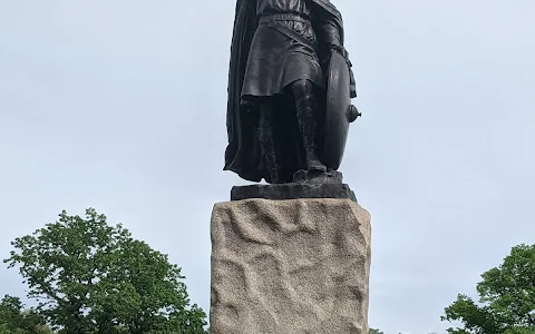 King Alfred the Great - Statue image