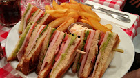 Club sandwich du Restaurant de cuisine américaine moderne Schwartz's à Paris - n°12
