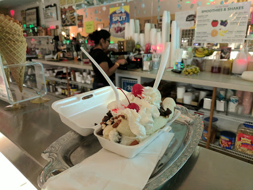 Frozen Yogurt Shop «Flavors Dessert Cafe», reviews and photos, 216 Front St, Greenport, NY 11944, USA