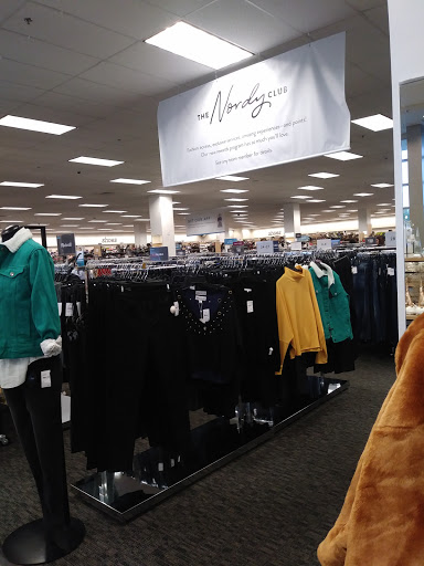 Department Store «Nordstrom Rack Rivers Edge Shopping Center», reviews and photos, 4036 E 82nd St, Indianapolis, IN 46250, USA