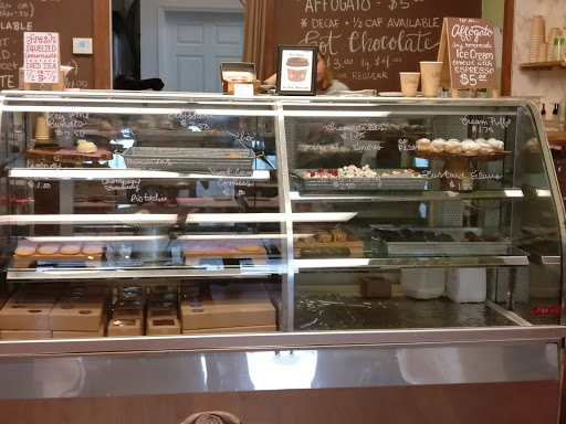 Dessert Shop «Le Petit Sweet», reviews and photos, 110 W 5th Ave, Mt Dora, FL 32757, USA