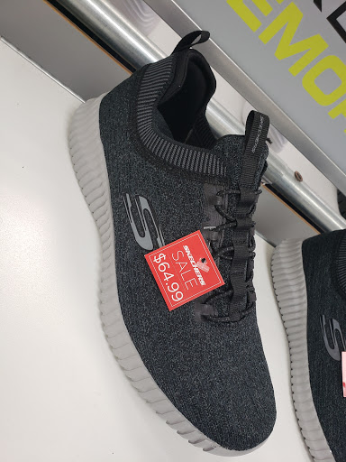 Clothing Store «Uptown Cheapskate», reviews and photos, 929 E Commercial Blvd, Oakland Park, FL 33334, USA