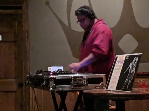 Bar «Crown Liquors», reviews and photos, 2821 N Milwaukee Ave, Chicago, IL 60618, USA