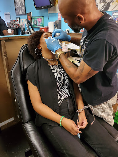 Tattoo Shop «Royal Flush Tattoos», reviews and photos, 2600 Poplar Ave, Memphis, TN 38112, USA