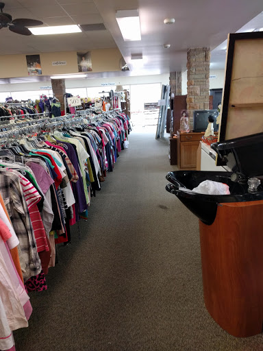 Thrift Store «Hilltoppers Inc Thrift Store», reviews and photos, 154 E 1st St, Crossville, TN 38555, USA