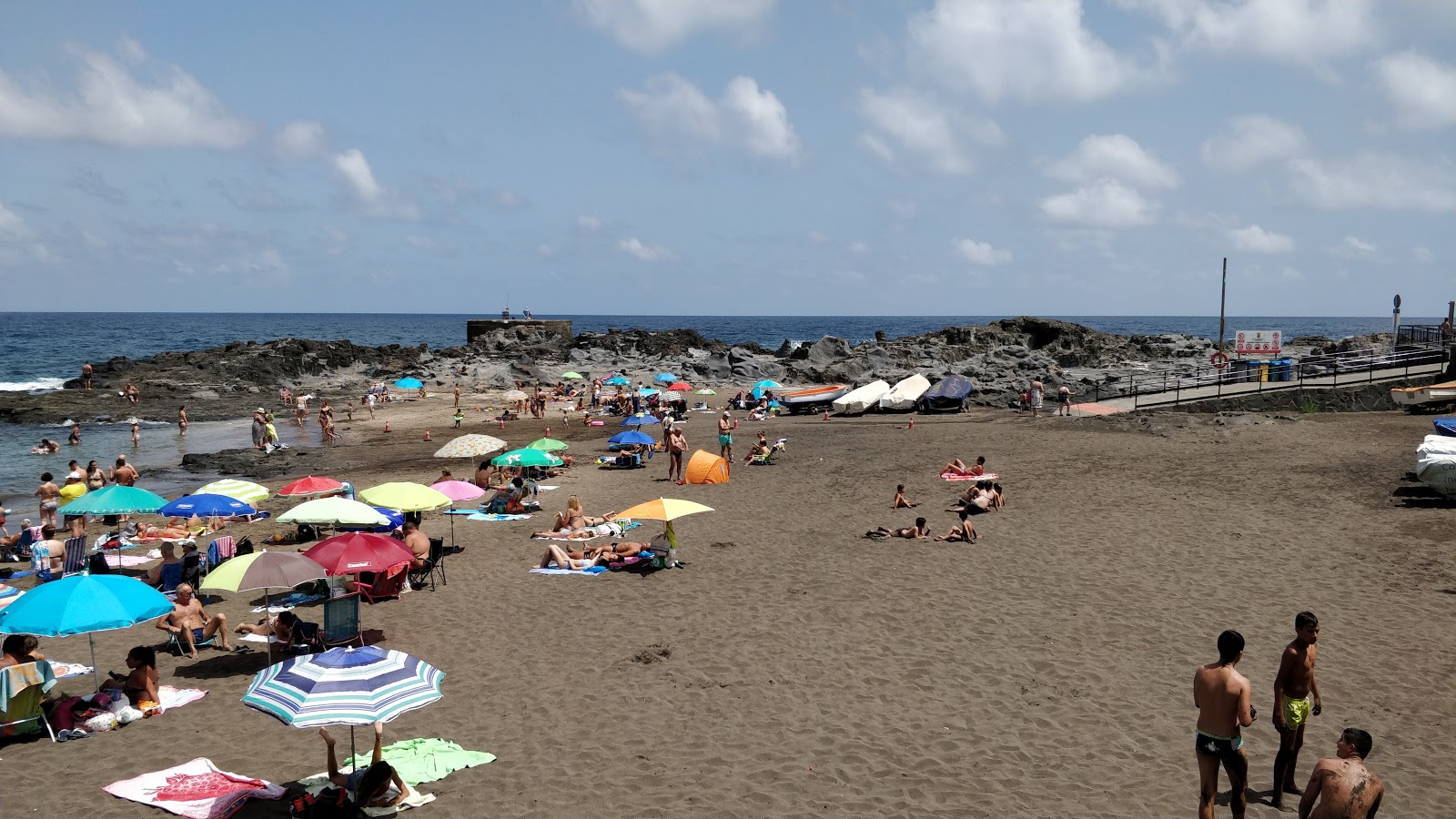 Playa El Puertillo'in fotoğrafı ve yerleşim