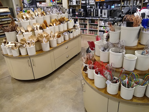 Shopping Mall «Shops of Saddle Creek», reviews and photos, 7509 Poplar Ave #1, Germantown, TN 38138, USA