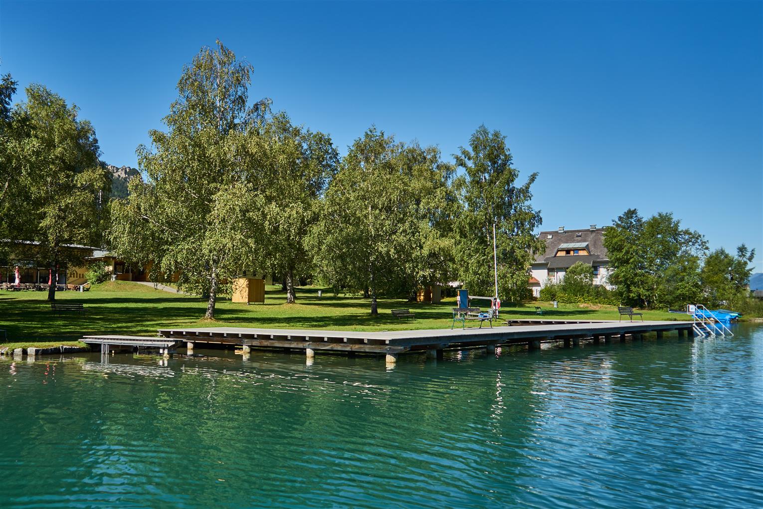 Foto de Strandbad Weissensee área parcialmente de hotel