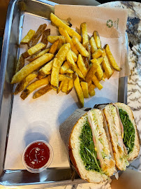 Club sandwich du Restaurant de hamburgers Burgart à Paris - n°7