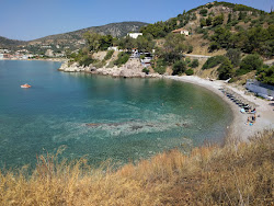 Asini mikri beach'in fotoğrafı küçük koy ile birlikte