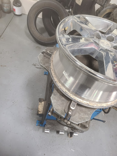 Auto Repair Shop «HK Auto Repair Center», reviews and photos, 420 Jonesville Rd, Columbus, IN 47201, USA