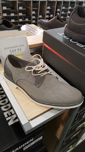 Shoe Store «DSW Designer Shoe Warehouse», reviews and photos, 520 E Waterfront Dr, Homestead, PA 15120, USA