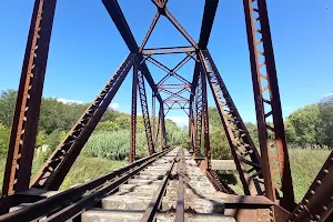 Puente de hierro image