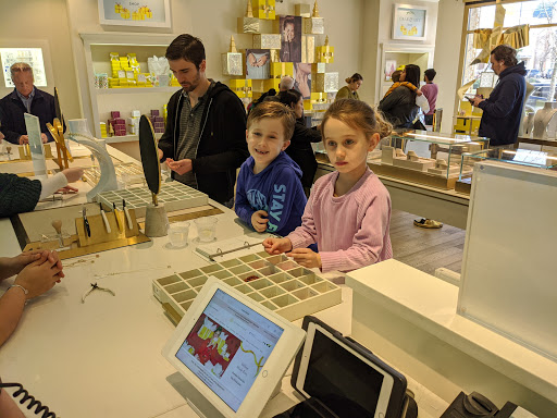 Jewelry Store «Kendra Scott», reviews and photos, 3800 N Lamar Blvd, Austin, TX 78756, USA