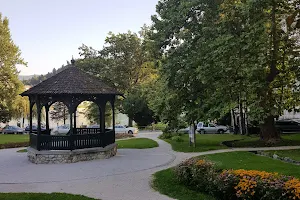 Zdraviliški park image