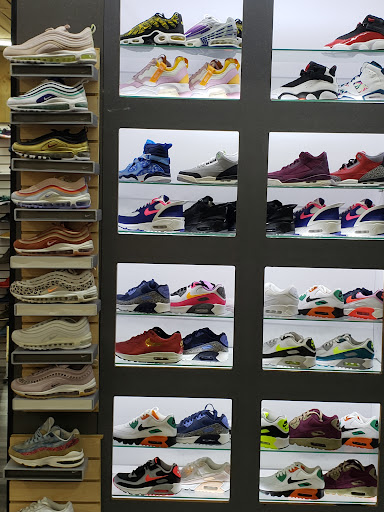 Shoe Store «Outlet Shoes & Rugs», reviews and photos, 221 E Ledbetter Dr, Dallas, TX 75216, USA