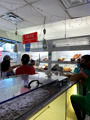 Donut Shop «Peter Pan Donut & Pastry Shop», reviews and photos, 727 Manhattan Ave, Brooklyn, NY 11222, USA