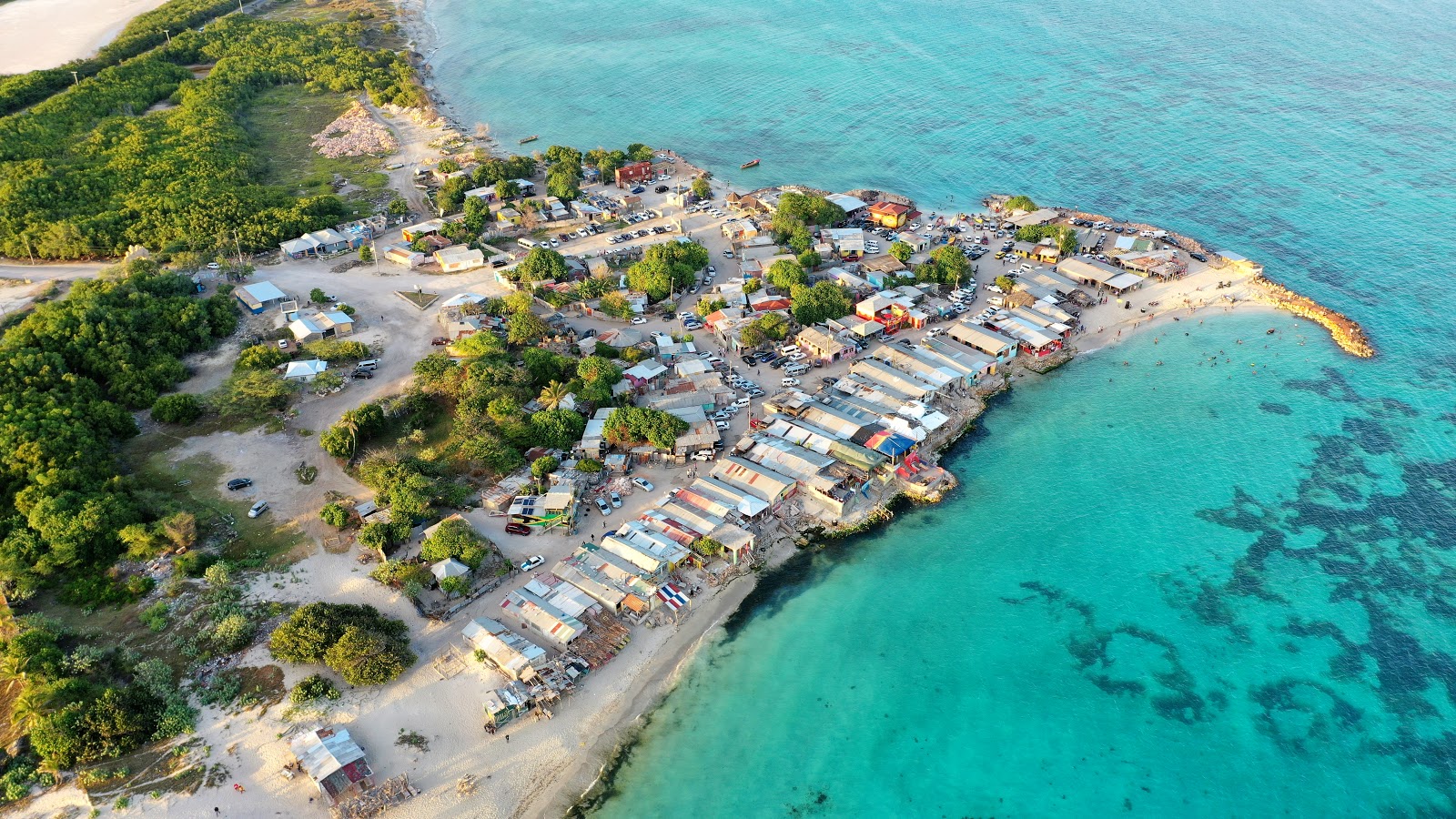 Hellshire Beach'in fotoğrafı biraz temiz temizlik seviyesi ile