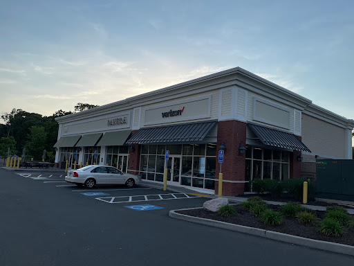 Cell Phone Store «Verizon Authorized Retailer / RW - Guilford CT», reviews and photos, 1919 Boston Post Rd #202, Guilford, CT 06437, USA