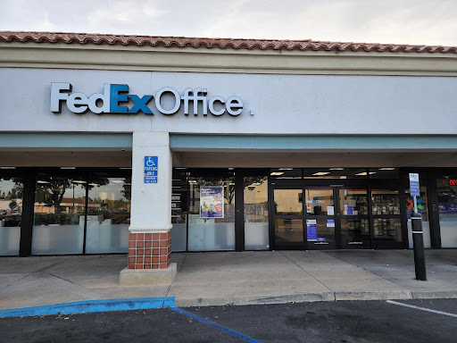 Print Shop «FedEx Office Print & Ship Center», reviews and photos, 393 W Shaw Ave a, Clovis, CA 93612, USA