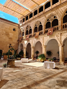 Hotel Hospedería Monasterio de Guadalupe Avda, Su Majestad Juan Carlos I, s/n, 10140 Guadalupe, España