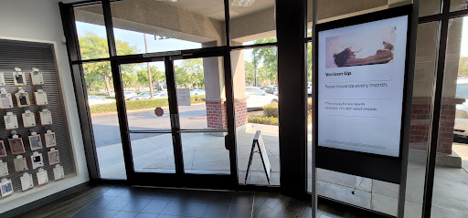 Cell Phone Store «Verizon Authorized Retailer - Wireless Plus Fullerton», reviews and photos, 2221 W Malvern Ave, Fullerton, CA 92833, USA