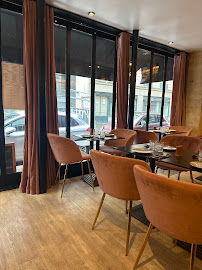Atmosphère du Restaurant méditerranéen RESTAURANT LE CARDINET à Paris - n°3